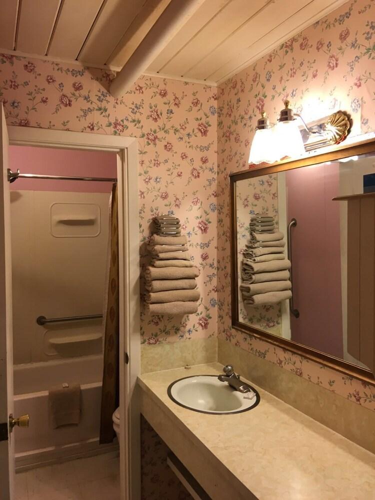 Love Hotels Western Holiday By Oyo At Harlan Lake Ne Alma Buitenkant foto
