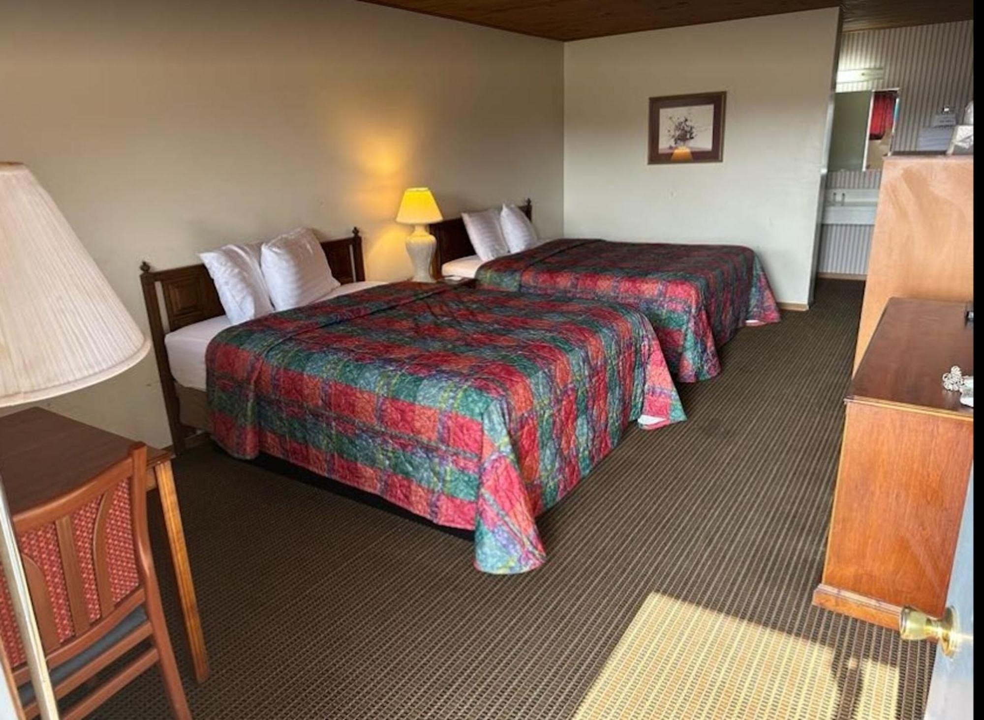 Love Hotels Western Holiday By Oyo At Harlan Lake Ne Alma Buitenkant foto