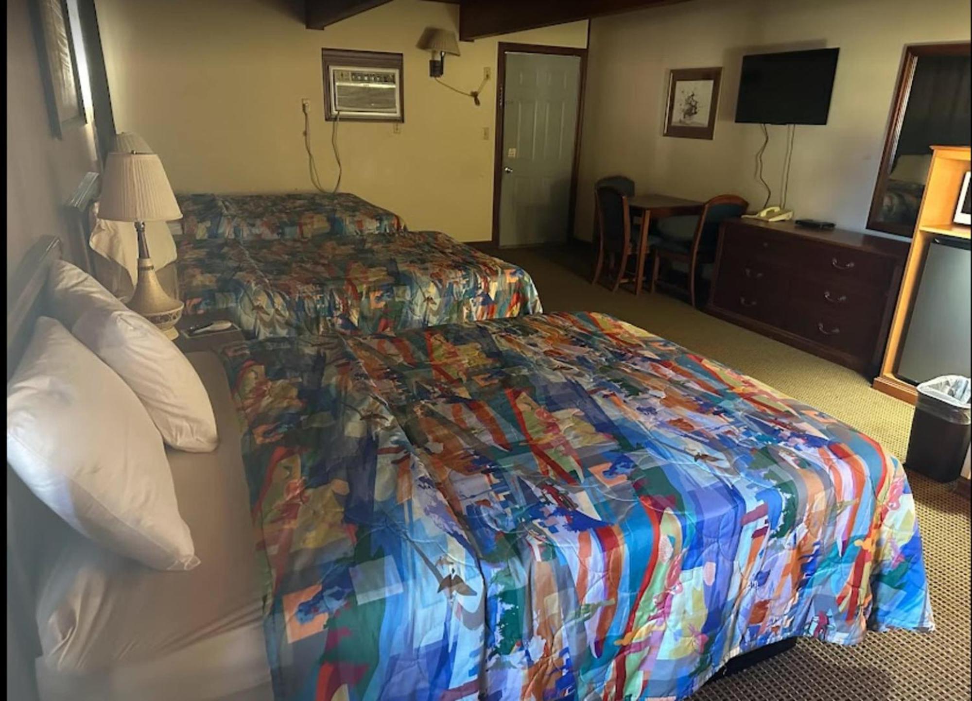 Love Hotels Western Holiday By Oyo At Harlan Lake Ne Alma Buitenkant foto