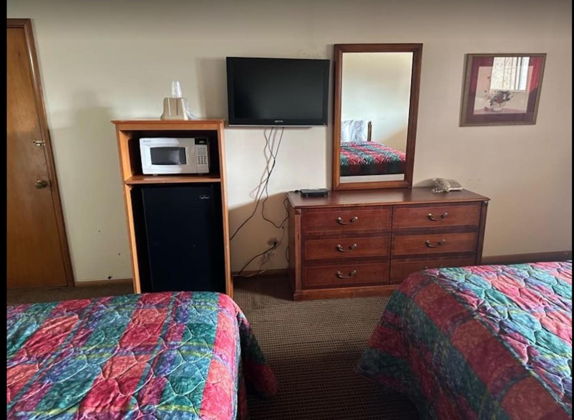 Love Hotels Western Holiday By Oyo At Harlan Lake Ne Alma Buitenkant foto