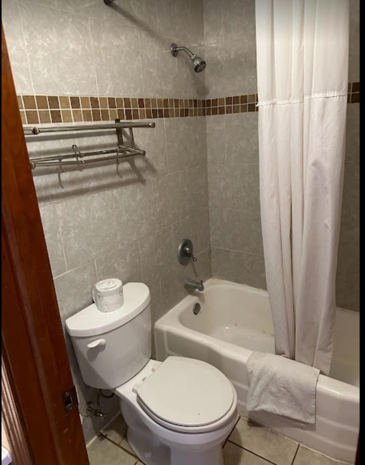 Love Hotels Western Holiday By Oyo At Harlan Lake Ne Alma Buitenkant foto
