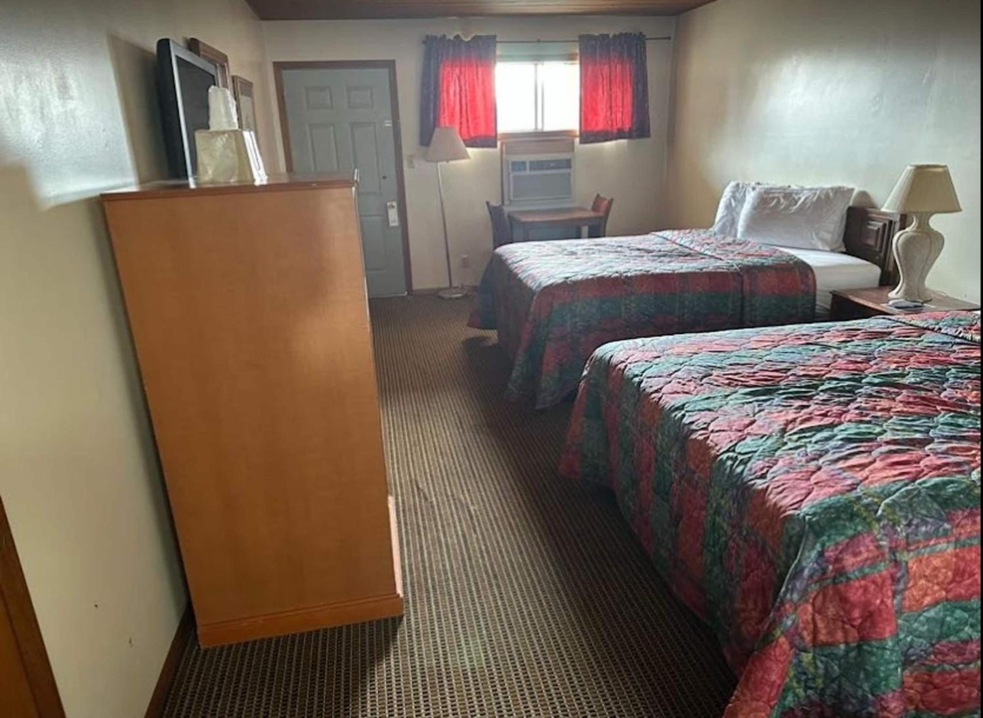 Love Hotels Western Holiday By Oyo At Harlan Lake Ne Alma Buitenkant foto