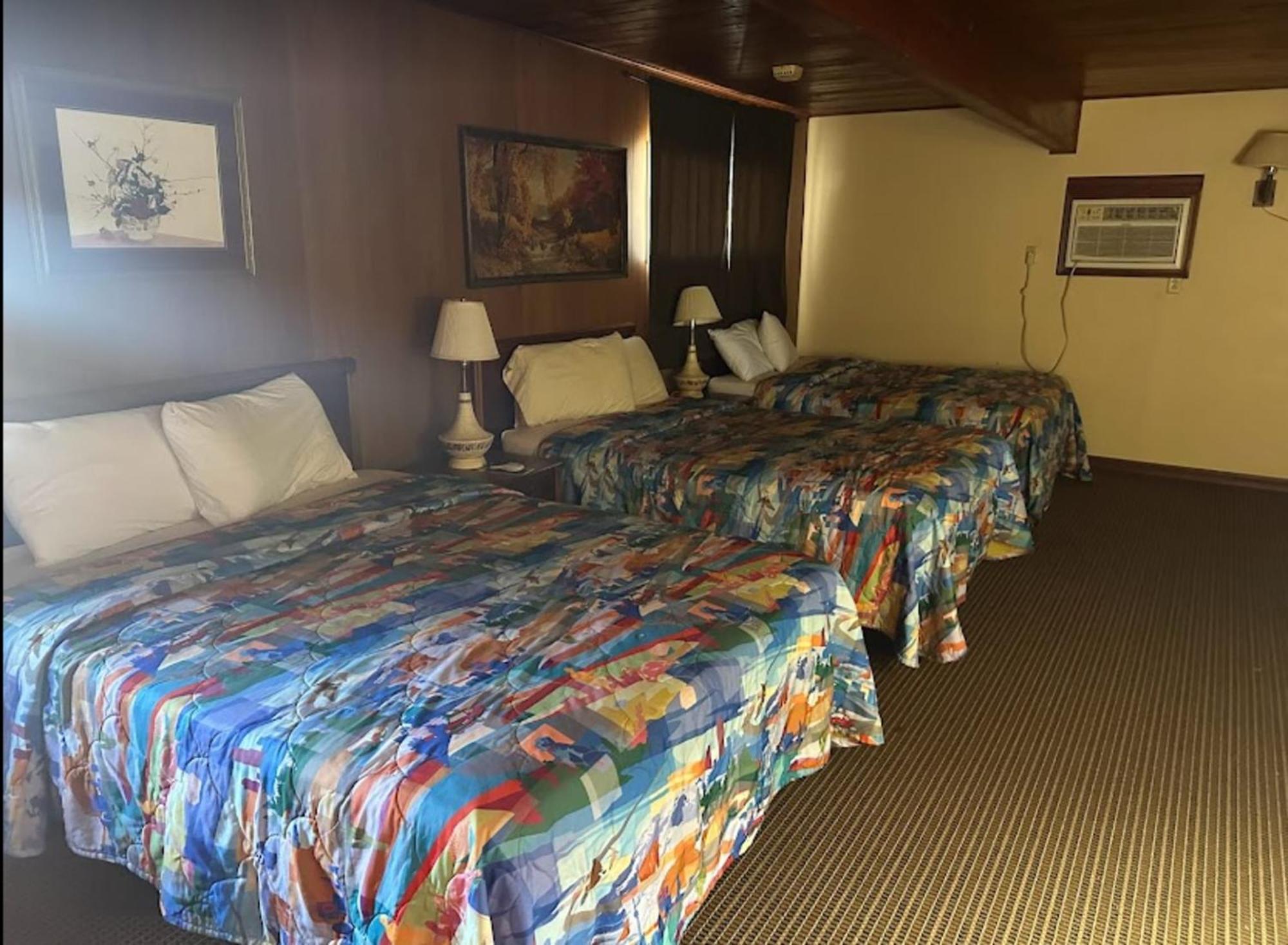 Love Hotels Western Holiday By Oyo At Harlan Lake Ne Alma Buitenkant foto