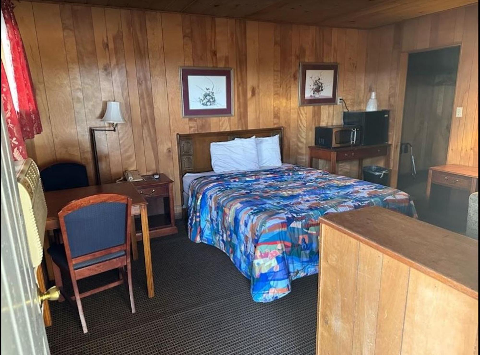 Love Hotels Western Holiday By Oyo At Harlan Lake Ne Alma Buitenkant foto
