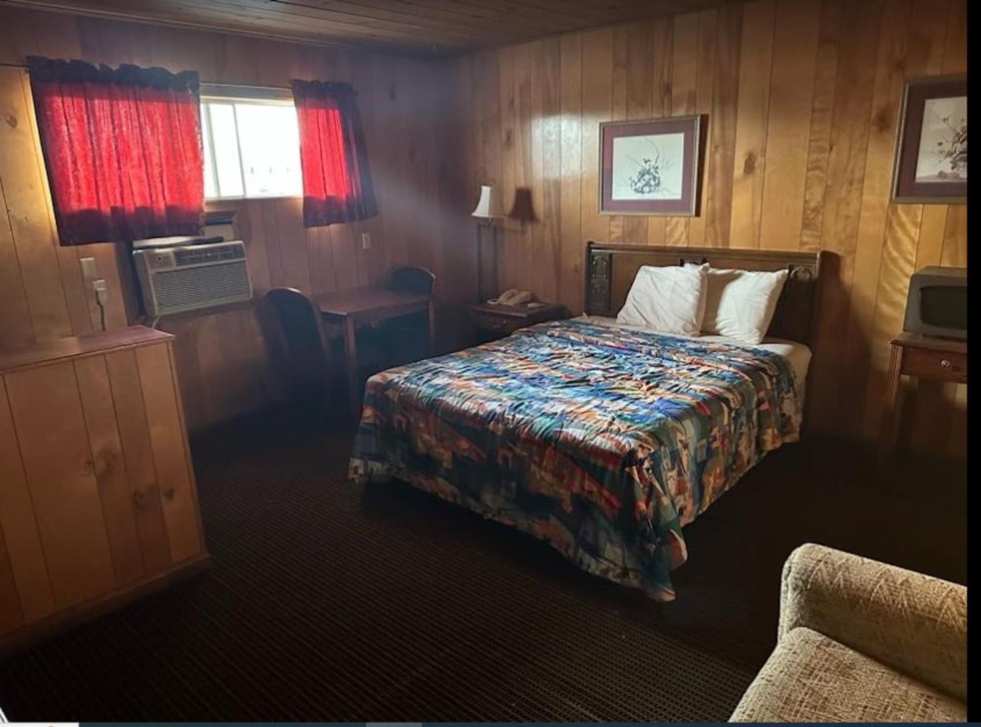 Love Hotels Western Holiday By Oyo At Harlan Lake Ne Alma Buitenkant foto