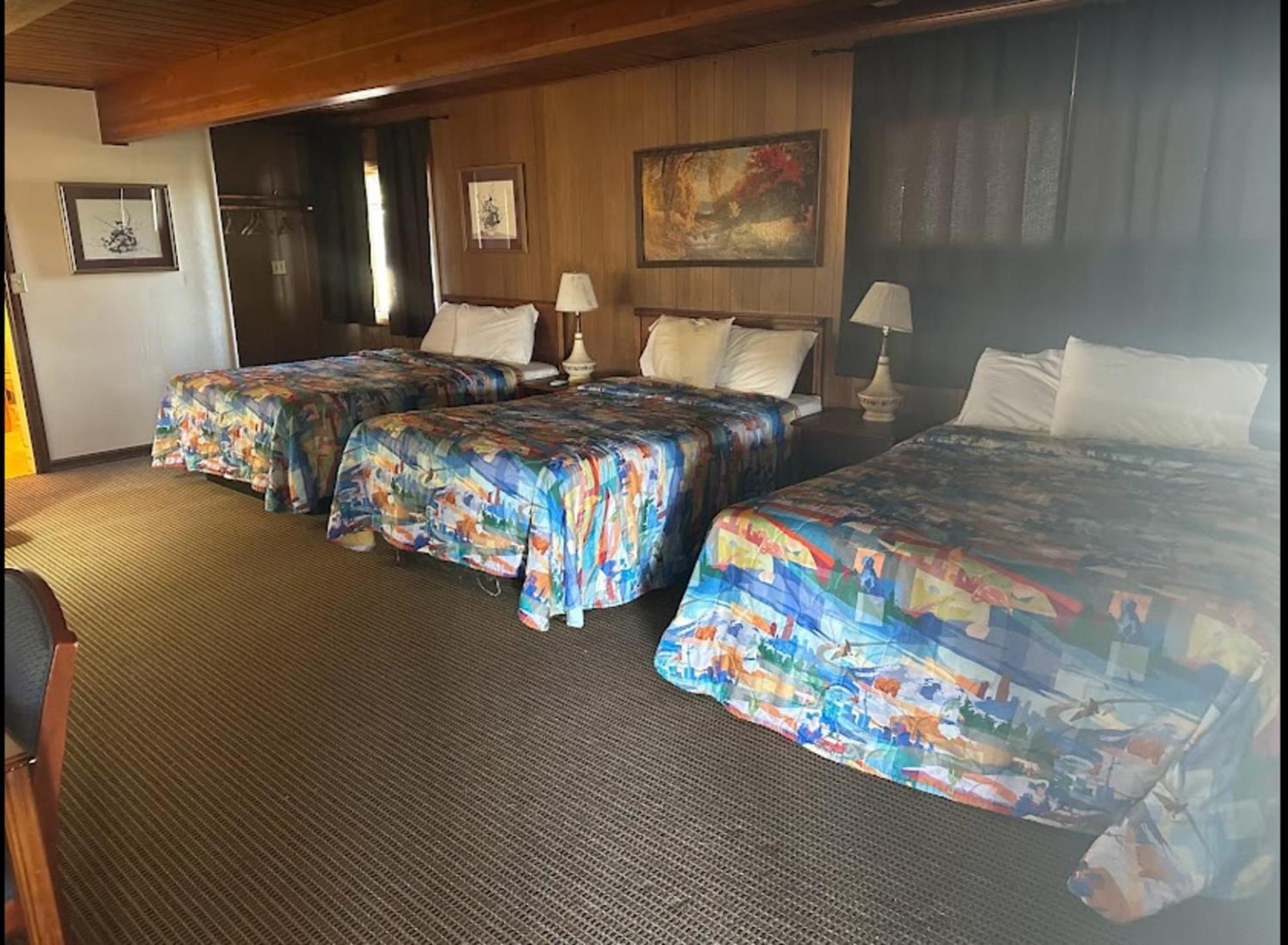 Love Hotels Western Holiday By Oyo At Harlan Lake Ne Alma Buitenkant foto