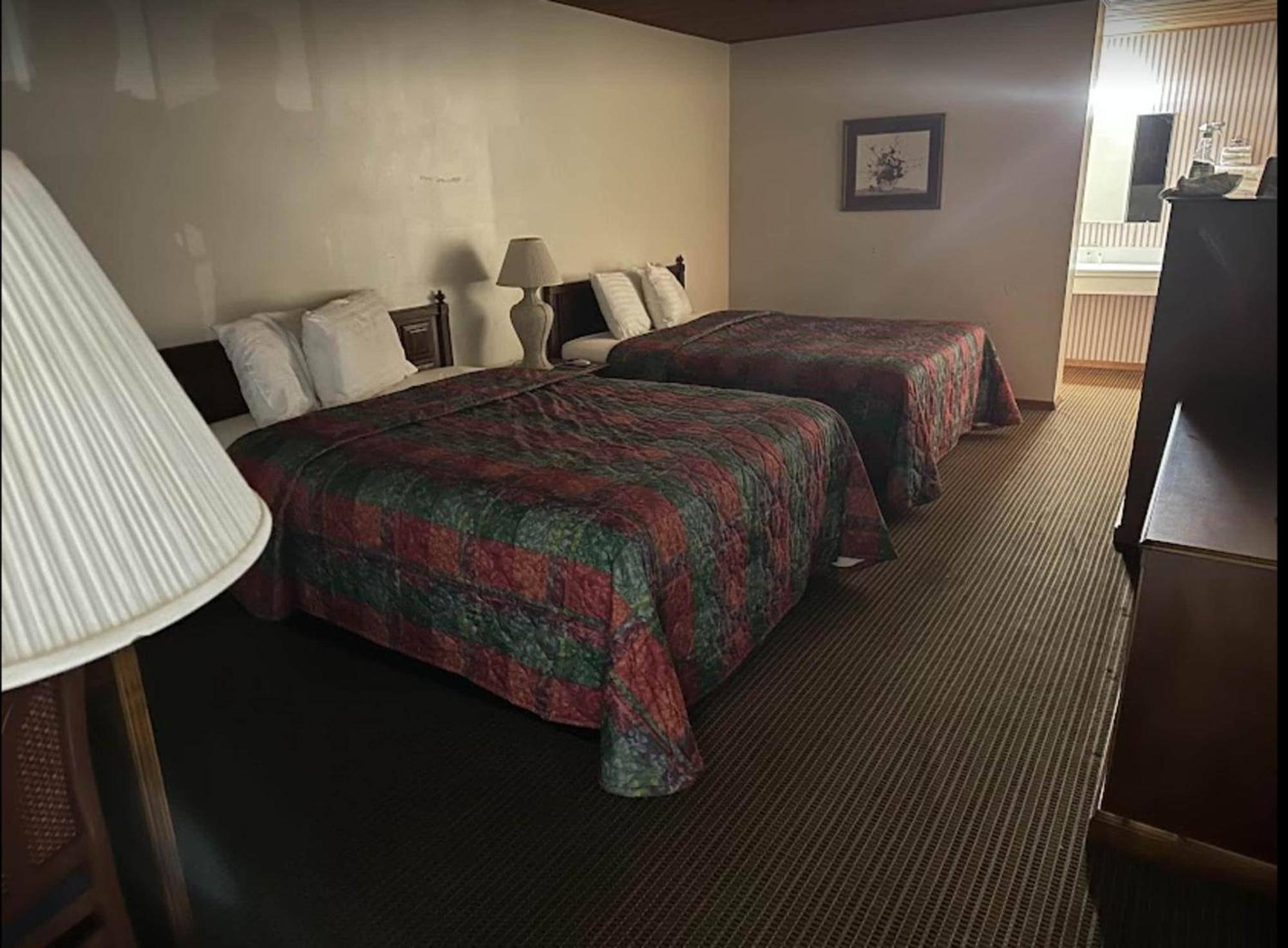Love Hotels Western Holiday By Oyo At Harlan Lake Ne Alma Buitenkant foto