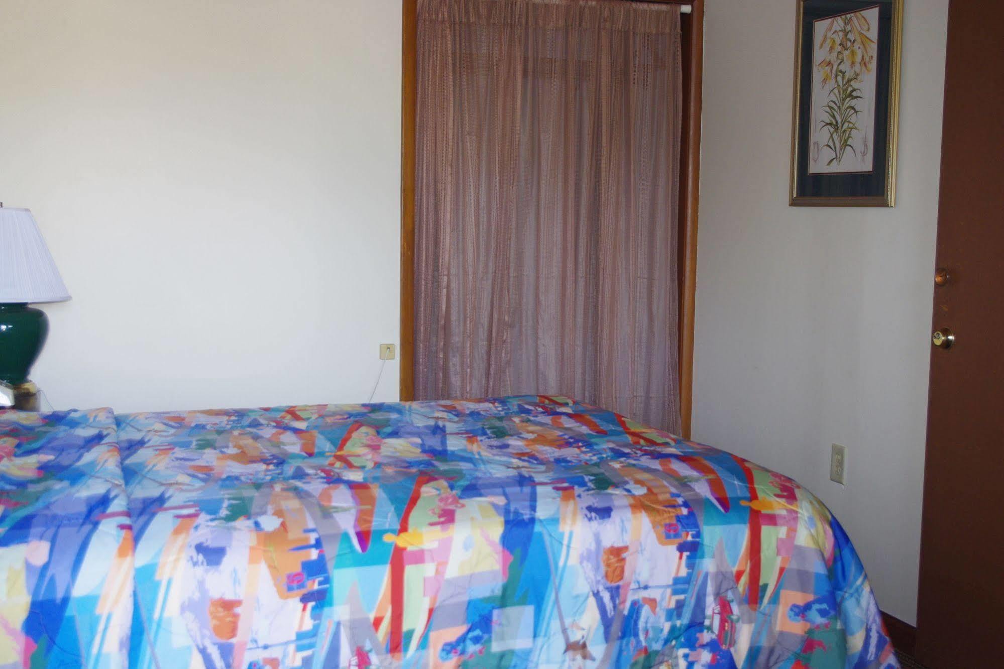 Love Hotels Western Holiday By Oyo At Harlan Lake Ne Alma Buitenkant foto