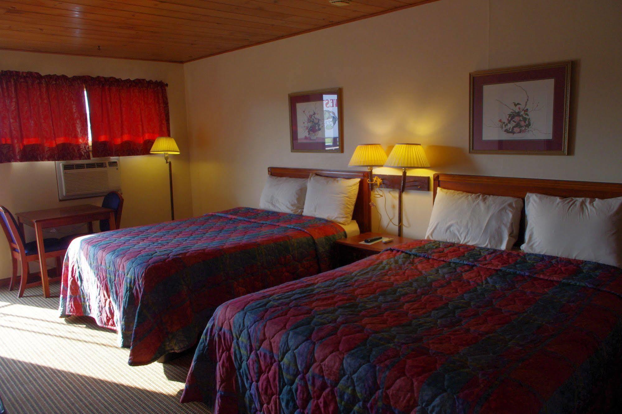 Love Hotels Western Holiday By Oyo At Harlan Lake Ne Alma Buitenkant foto