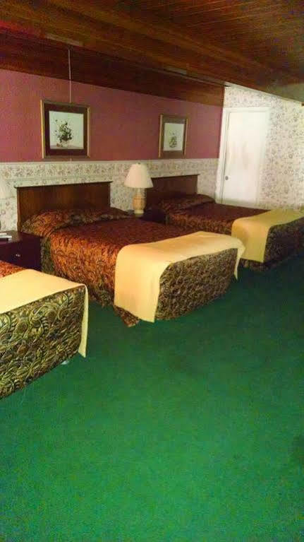 Love Hotels Western Holiday By Oyo At Harlan Lake Ne Alma Buitenkant foto